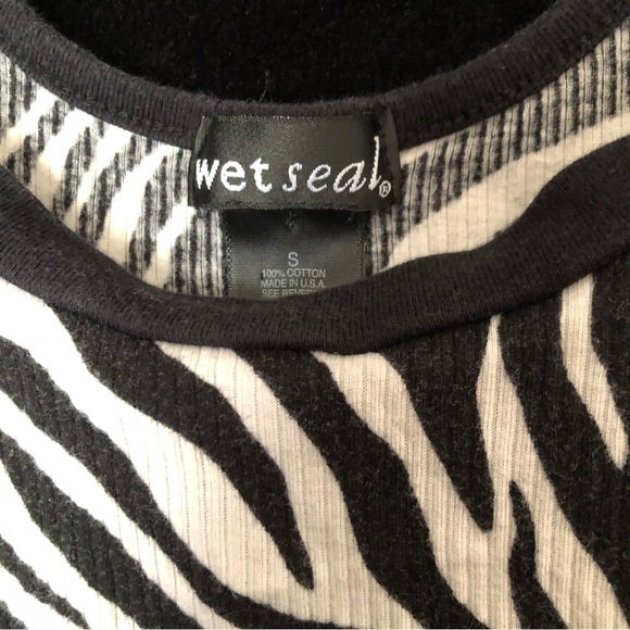 Wet seal Zebra print body-con shirt with back cutout size small - Picture 2 of 2